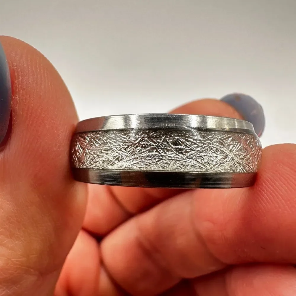 Size 13, Men's silver tone metal ring with resin/high shine‎ silver scroll work!